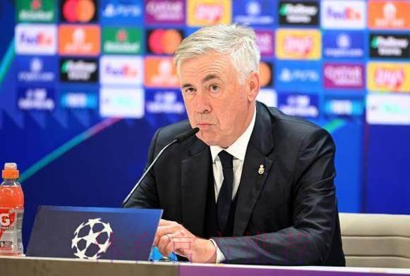 记者:皇马6名一线队员缺席训练 安帅提拔8人参加 记者:皇马6名一线队员缺席训练 安帅提拔8人参加